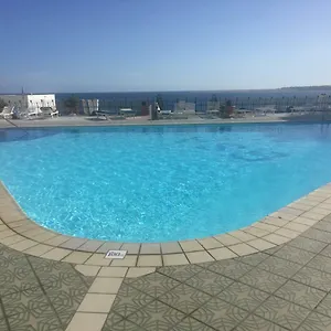 Ocean Breeze Apartment